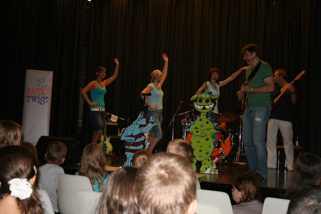 gal/2009/2009 Bildungszentrum Gelsenkirchen - aktiver Ferienstart 02.07/2009 Saitentwist Bildungszen Gelsenk aktiver Ferienstart 02.07. 030.jpg